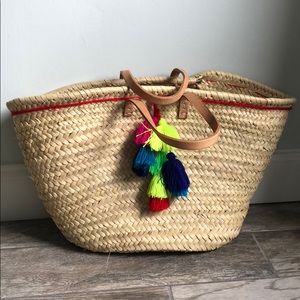 Straw tasseled beach tote